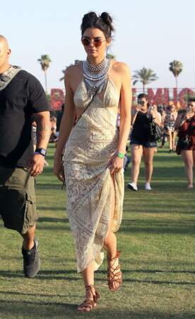 Kendall Jenner et sa longue robe en crochet à Coachella en 2016