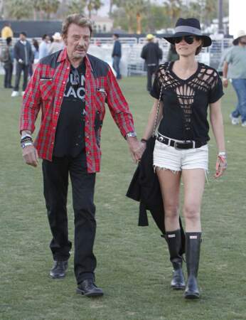 Johnny Hallyday et sa femme Laeticia en short et bottes de pluiearrivent au Festival de Coachella en 2012