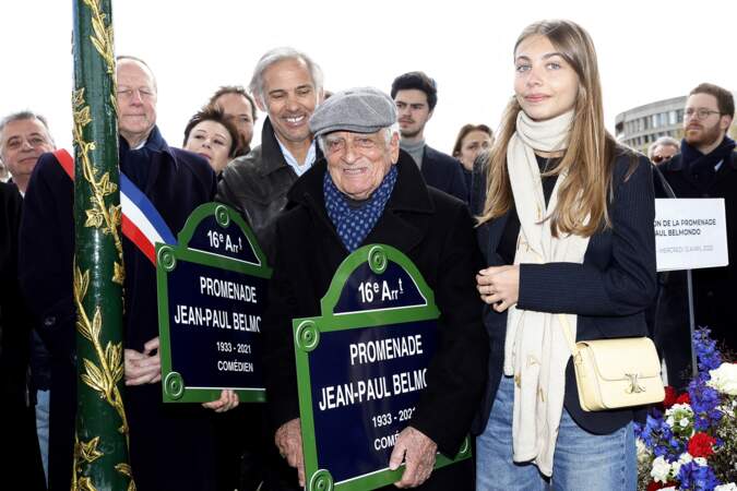 Paul Belmondo, Alain Belmondo, Stella Belmondo ont rendu hommage à Jean-Paul Belmondo ce mercredi 12 avril. 