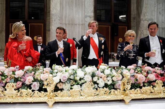 Le président Emmanuel Macron et son épouse Brigitte Macron sont conviés à un dîner d'État organisé par le roi Willem Alexander des Pays-Bas et son épouse la reine Maxima au palais royal d'Amsterdam, le 11 avril 2023