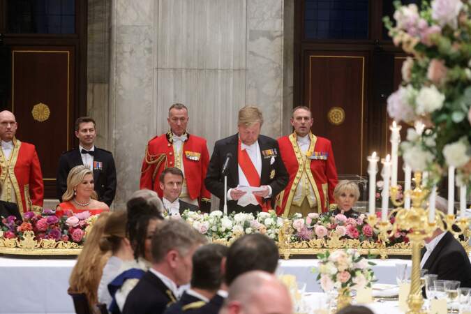 À l'occasion du dîner d'État, le roi Willem Alexander des Pays-Bas s'est réjoui de recevoir le président de la République Emmanuel Macron et son épouse Brigitte Macron au palais royal d'Amsterdam, le 11 avril 2023