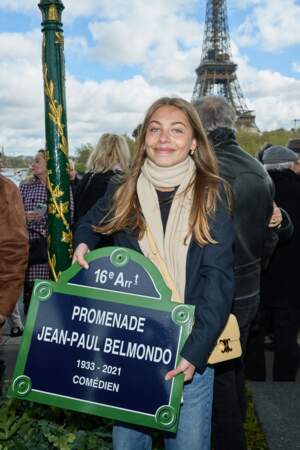 Stella Belmondo, la fille de Jean-Paul Belmondo, lors de l'inauguration de la promenade qui porte le nom de son père.