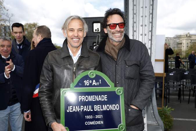 Paul Belmondo et Anthony Delon à l'inauguration de La promenade Jean-Paul Belmondo au terre-plein central du pont de Bir-Hakeim à Paris. 