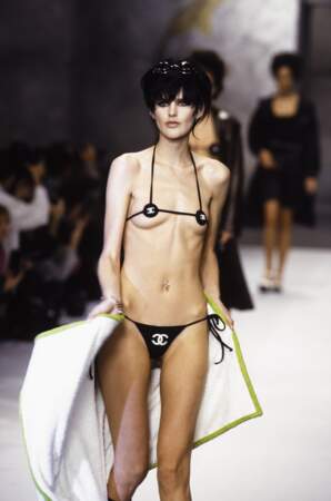 Le bikini de Stella Tenant (Haute-Couture, collection Automne-Hiver 1995-96)