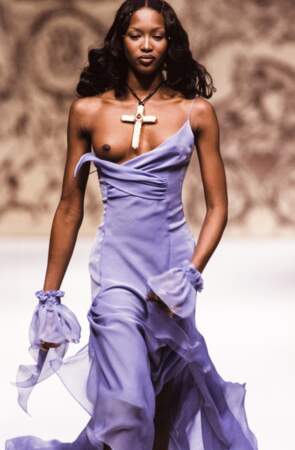 Naomi Campbell choque en robe dénudée (Haute Couture Printemps/Été 1993)