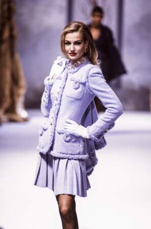Le tailleur-jupe en tweed (Chanel Haute Couture Automne/Hiver 1991-1992)