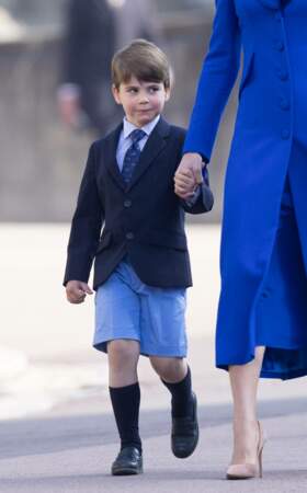 Le prince Louis arrive à la chapelle Saint Georges au château de Windsor pour la traditionnelle messe de Pâques, le 9 avril 2023