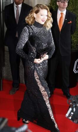 Lea Seydoux en longue robe noire cristallisée signée Louis Vuitton dont elle est égérie au Met Gala à New York en 2017