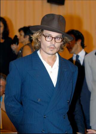 Johnny Depp porte bien le chapeau au festival de Venise en 2003