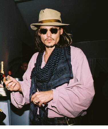 Johnny Depp et ses lunettes de soleil au Festival de Deauville en 2001