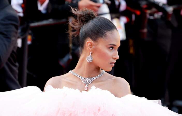 Le chignon twisté de Cindy Bruna au Festival de Cannes en 2022
