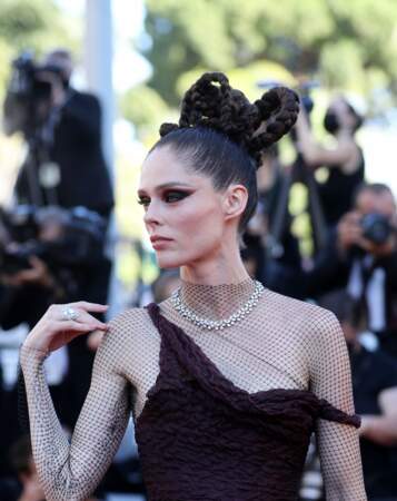 Le chignon tressé de Coco Rocha au Festival de Cannes en 2021