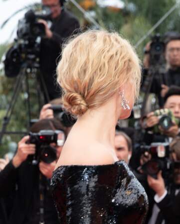 Le mini-chignon sur cheveux wavy de Virginie Efira au Festival de Cannes en 2019