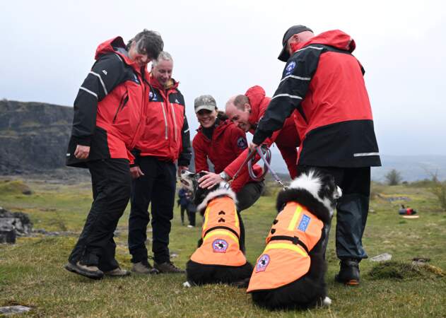 Kate Middleton et le prince William ont assisté à une démonstration de sauvetage par des chiens de recherche.