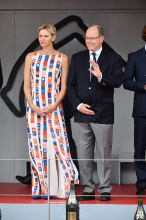 Charlene de Monaco et sa longue robe multicolore signée Akris à l'occasion du Grand Prix de Formule 1 à Monaco en 2018