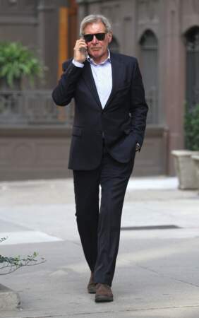 Harrison Ford est élégant avec un smoking dans les rues de New York en 2017