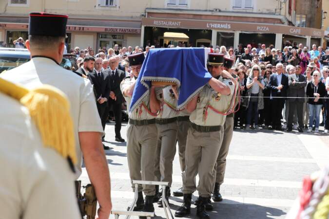 Des centaines de personnes ont assisté aux obsèques de François Léotard, ancien ministre de la Culture et de la Défense, le 3 mai 2023.