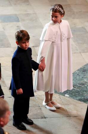 La princesse Charlotte et son petit frère Louis au couronnement de leur grand-père Charles III à l'abbaye de Westminster à Londres, le 6 mai 2023