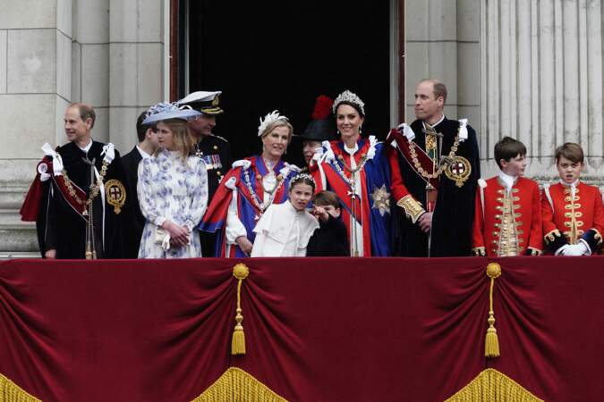 Le prince Louis et la princesse Charlotte très complices sur le balcon de Buckingham Palace, le 6 mai 2023