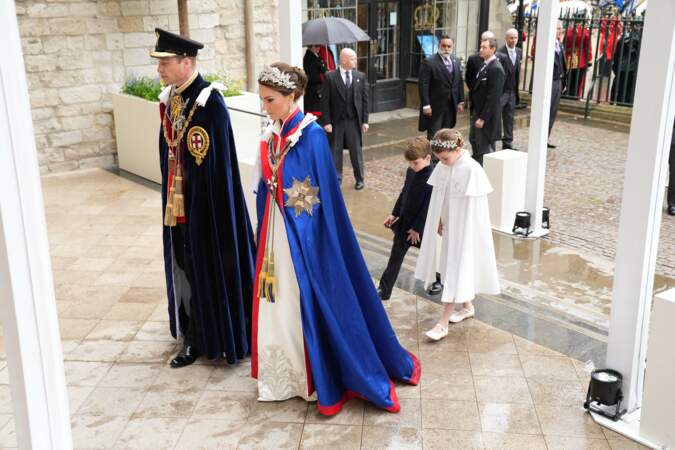 Le prince William, Kate Middleton, le prince Louis et la princesse Charlotte font une apparition remarquée à la cérémonie de couronnement du roi Charles III, à l'abbaye de Westminster, à Londres, le samedi 6 mai 2023.