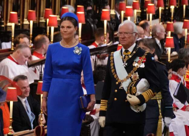 Victoria et Carl XVI Gustaf arrivent pour le couronnement du roi Charles III et de la reine Camilla, à l'abbaye de Westminster, à Londres, le samedi 6 mai 2023.