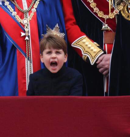 Le prince Louis a volé la vedette aux autres membres de la famille royale britannique lors du salut sur le balcon de Buckingham Palace, le 6 mai 2023