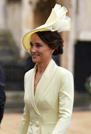 Pippa Middleton arrive à la cérémonie de couronnement du roi d'Angleterre à l'abbaye de Westminster de Londres