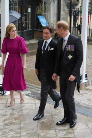La princesse Beatrice d’York et son mari Edoardo Mapelli Mozzi arrivent à la cérémonie de couronnement du roi d'Angleterre à l'abbaye de Westminster de Londres