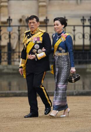 Le roi Vajiralongkorn de Thaïlande et la reine Suthida arrivent à la cérémonie de couronnement du roi d'Angleterre à l'abbaye de Westminster de Londres