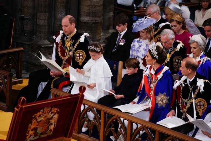 Sans doute mis en garde par ses parents, le prince Louis a tenté de rester calme et concentré lors du couronnement de Charles III, en l'abbaye de Westminster, à Londres, le samedi 6 mai 2023.