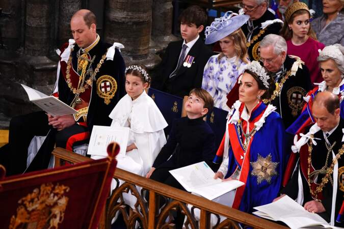 Le prince William, la princesse Charlotte, la princesse Charlotte, le prince Louis et Kate Middleton réunis, pour la cérémonie de couronnement du roi Charles III, à Londres, le samedi 6 mai 2023.