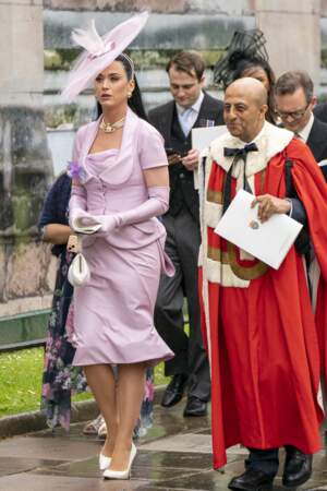 Katy Perry sort de la cérémonie de couronnement du roi d'Angleterre à l'abbaye de Westminster de Londres