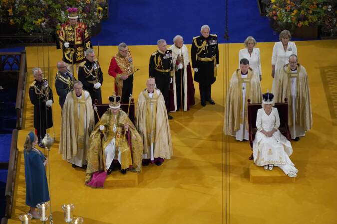 Le roi Charles III et la reine Camilla, lors de leur cérémonie de couronnement, à l'abbaye de Westminster, à Londres, le 6 mai 2023.