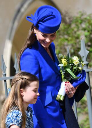 Charlotte de Galles et ses deux tresses reliées entres-elles pour Pâques au château de Windsor le 9 avril 2023