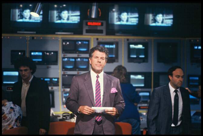 Jean-Claude Bourret à la présentation du journal télévisé de 13 heures sur La cinq en 1987.
