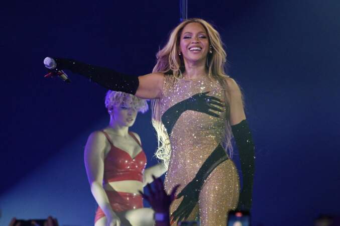 Beyonce Knowles en combinaison Loewe lors de son premier concert à Stockholm 