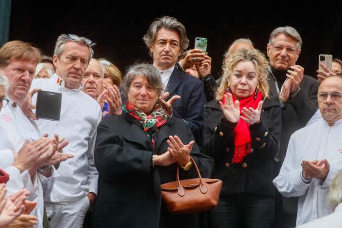 Plusieurs personnalités ont assisté aux obsèques du chef des stars Yvan Zaplatilek à l'église Saint-Roch à Paris le 12 mai 2023.