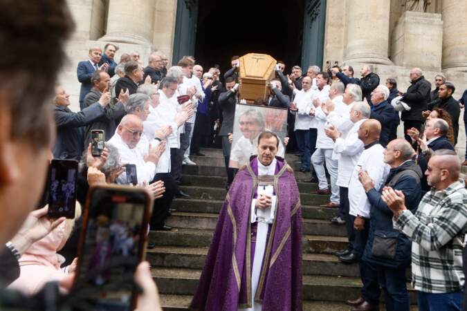 Plusieurs personnalités et chefs ont assisté aux obsèques du restaurateur parisien Yvan Zaplatilek.