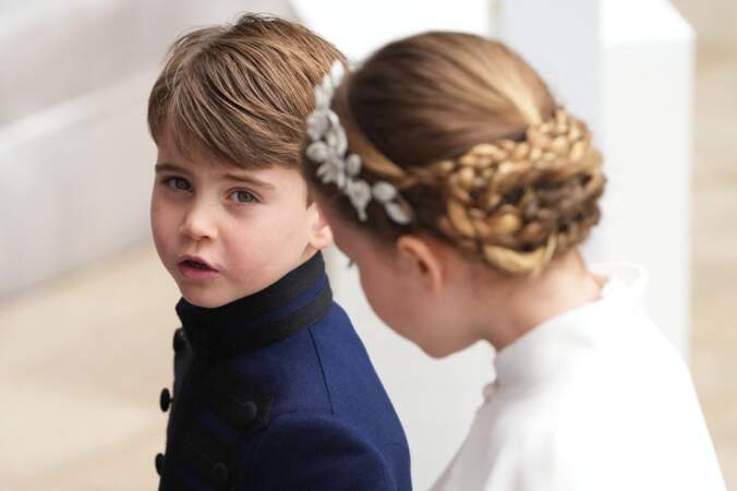 La princesse Charlotte porte un chignon tressé lors de la cérémonie de couronnement du roi d'Angleterre à l'abbaye de Westminster de Londres le 6 mai 2023