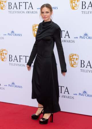 Rebecca Ferguson élégante en robe noire sur le photocall de la cérémonie des BAFTA Television Awards 2023 au Royal Festival Hall à Londres