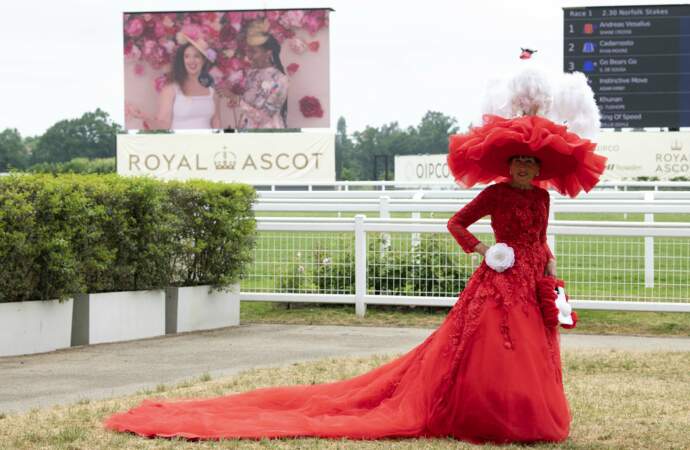 Zara Phillips (Tindall) assiste aux courses hippiques "Royal Ascot"