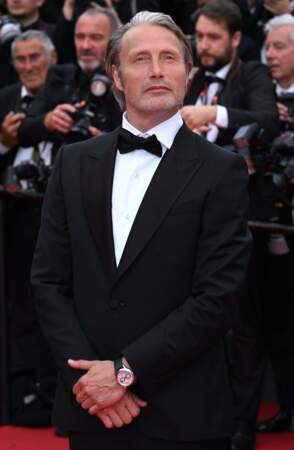 Mads Mikkelsen - Montée des marches du film "Indiana Jones et le Cadran de la Destinée" pour le 76ème Festival de Cannes. Le 18 mai 2023