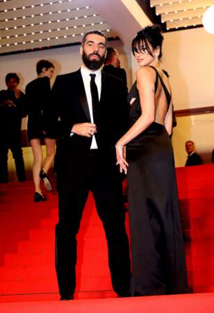 Romain Gravas et Dua Lipa - Montée des marches du film Omar La Fraise (The King Of Algiers) lors du 76ème Festival International du Film de Cannes le 20 mai 2023  