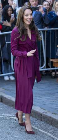 Kate Middleton en robe colorée à Birmingham, le 20 avril 2023. 