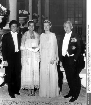 Le Prince Rainier et Grâce Kelly assistent au mariage de Caroline de Monaco et de Philippe Junot en 1978  