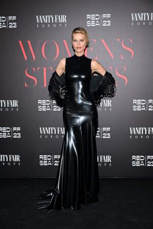 Eva Herzigova à la soirée de gala "Women Stories by Vanity Fair" à l'Eden Roc lors du 76ème Festival de Cannes