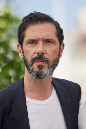 Melvil Poupaud assiste au photocall du film "L'amour et les forêts (just the two of us)" lors du 76ème Festival International du Film de Cannes, le 24 mai 2023