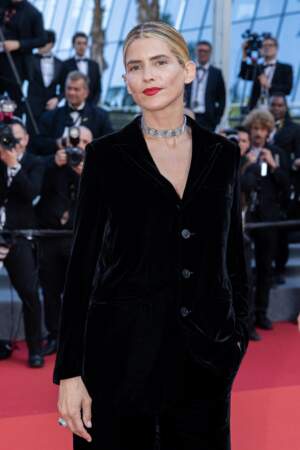 Bouche rouge et bijoux étincelants, Alice Taglioni était renversante pour la montée des marches du film 'L'été dernier" de Catherine Breillat au 76ème Festival de Cannes, le 25 mai 2023
