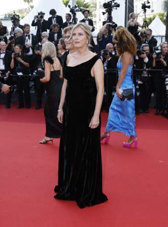 Karin Viard à la montée des marches du film "The Old Oach" de Ken Loach, au 76ème Festival de Cannes, le 26 mai 2023