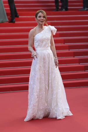 Geri Halliwell lors de la montée de marches pour la cérémonie de clôture du 76e Festival de Cannes le 27 mai 2023